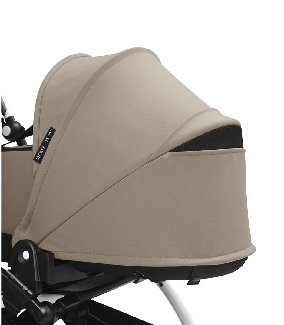 Stokke® YOYO³ Количка + Бебешки кош, Бяло шаси Taupe