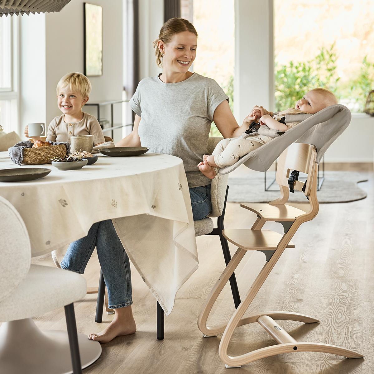 Leander® Приставка за новородено за стол Cappuccino