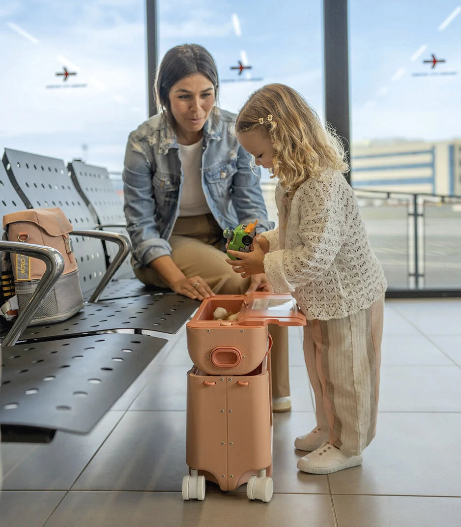 Stokke® JetKids™ BedBox™ Куфар+Легло за самолет - цвят Coral Pink