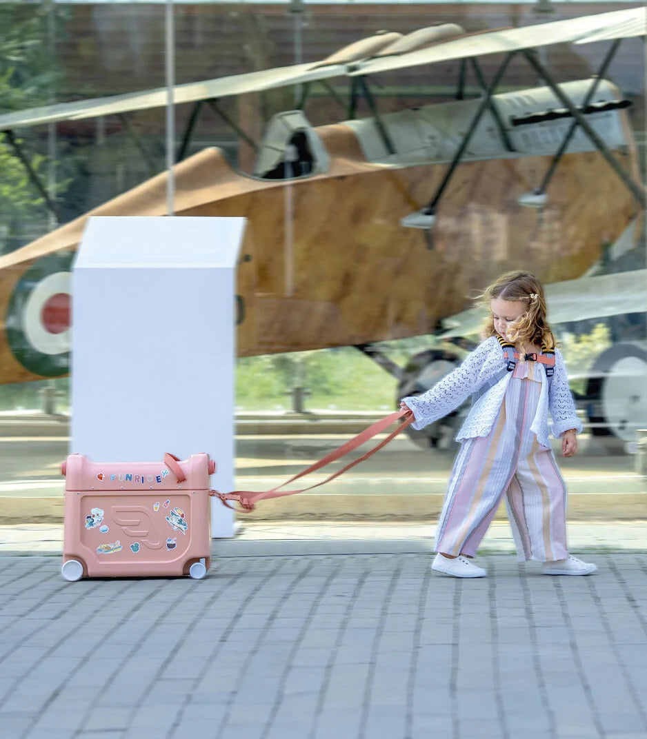 Stokke® JetKids™ BedBox™ Куфар+Легло за самолет - цвят Coral Pink