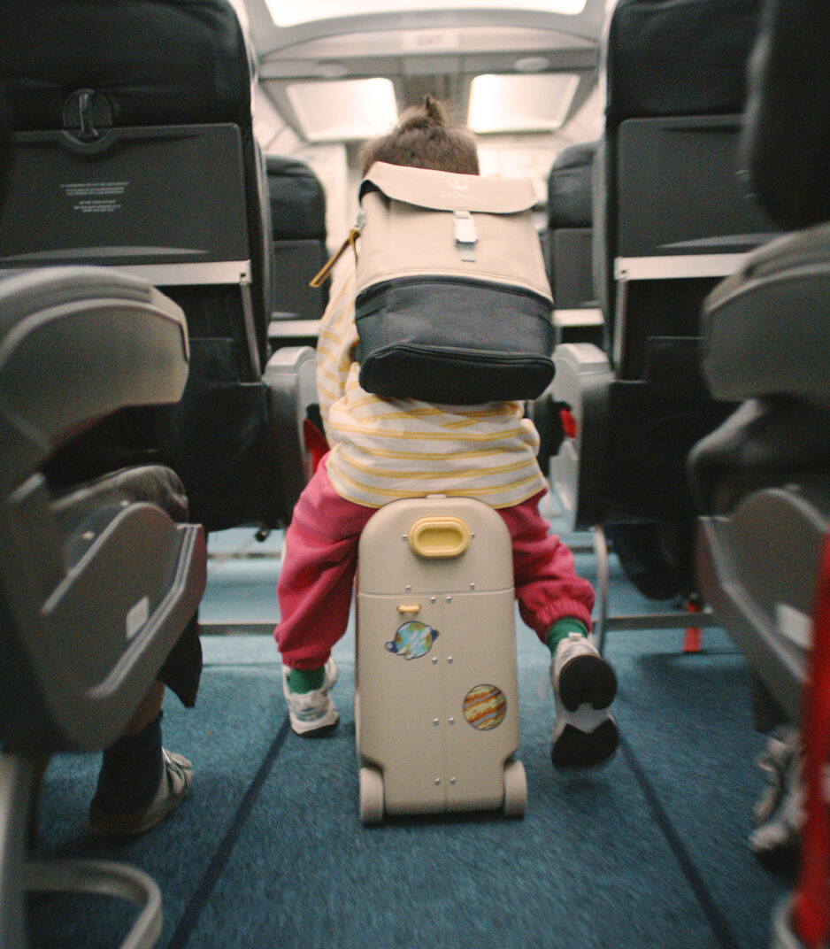Stokke® JetKids™ Раничка за пътуване - цвят Moonglow White
