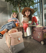 Stokke® JetKids™ Раничка за пътуване - цвят Hazy Lilac