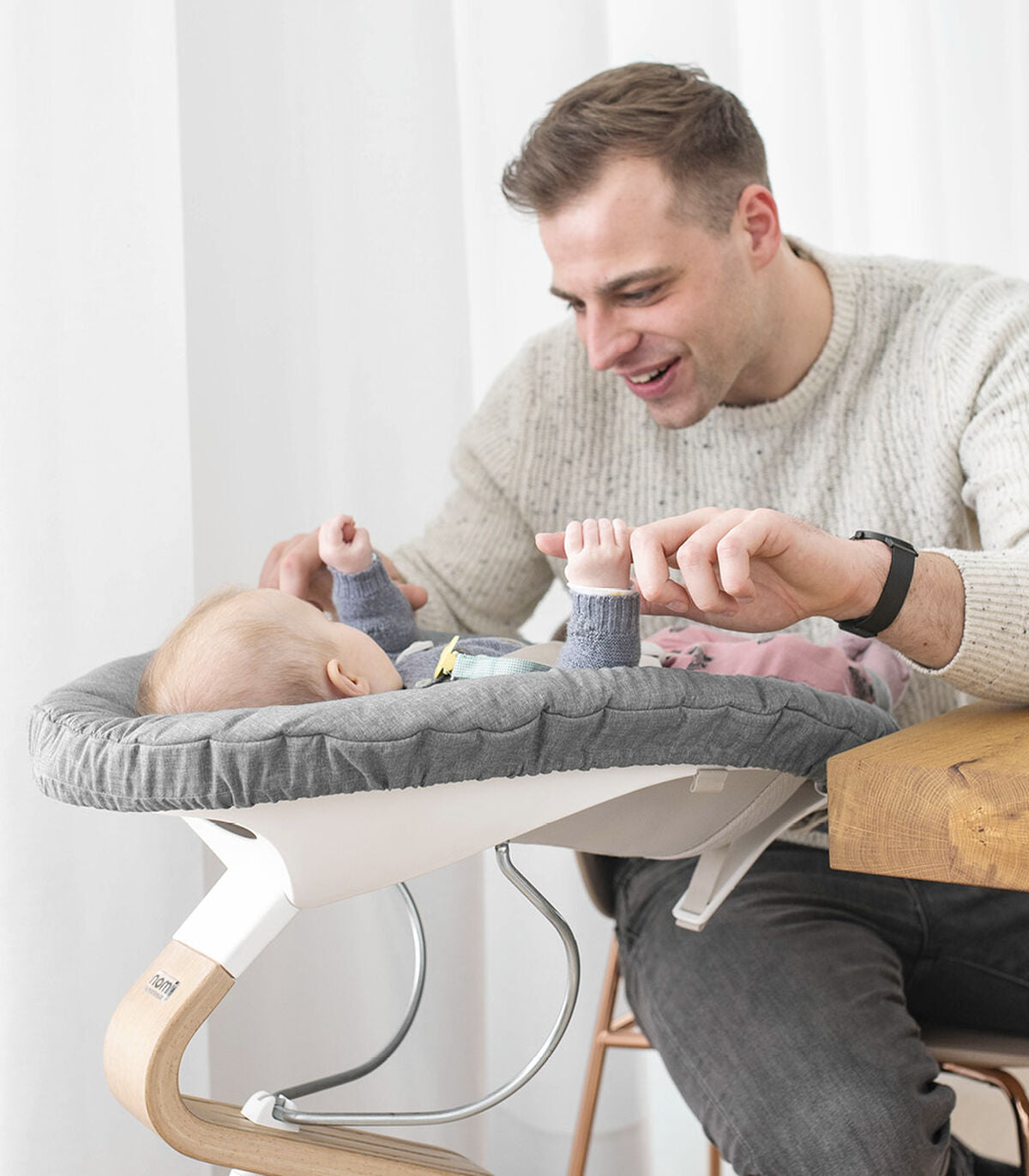 Stokke® Nomi® Приставка за новородено - цвят White/Grey/Pink